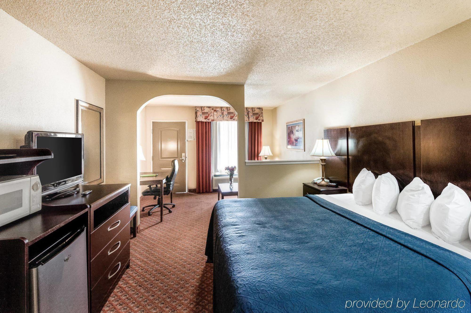 Quality Inn & Suites Абилин Екстериор снимка