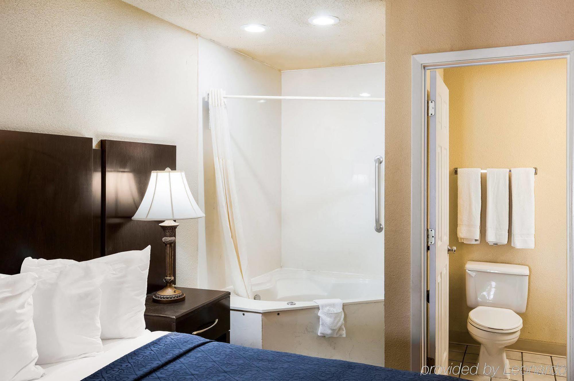 Quality Inn & Suites Абилин Екстериор снимка