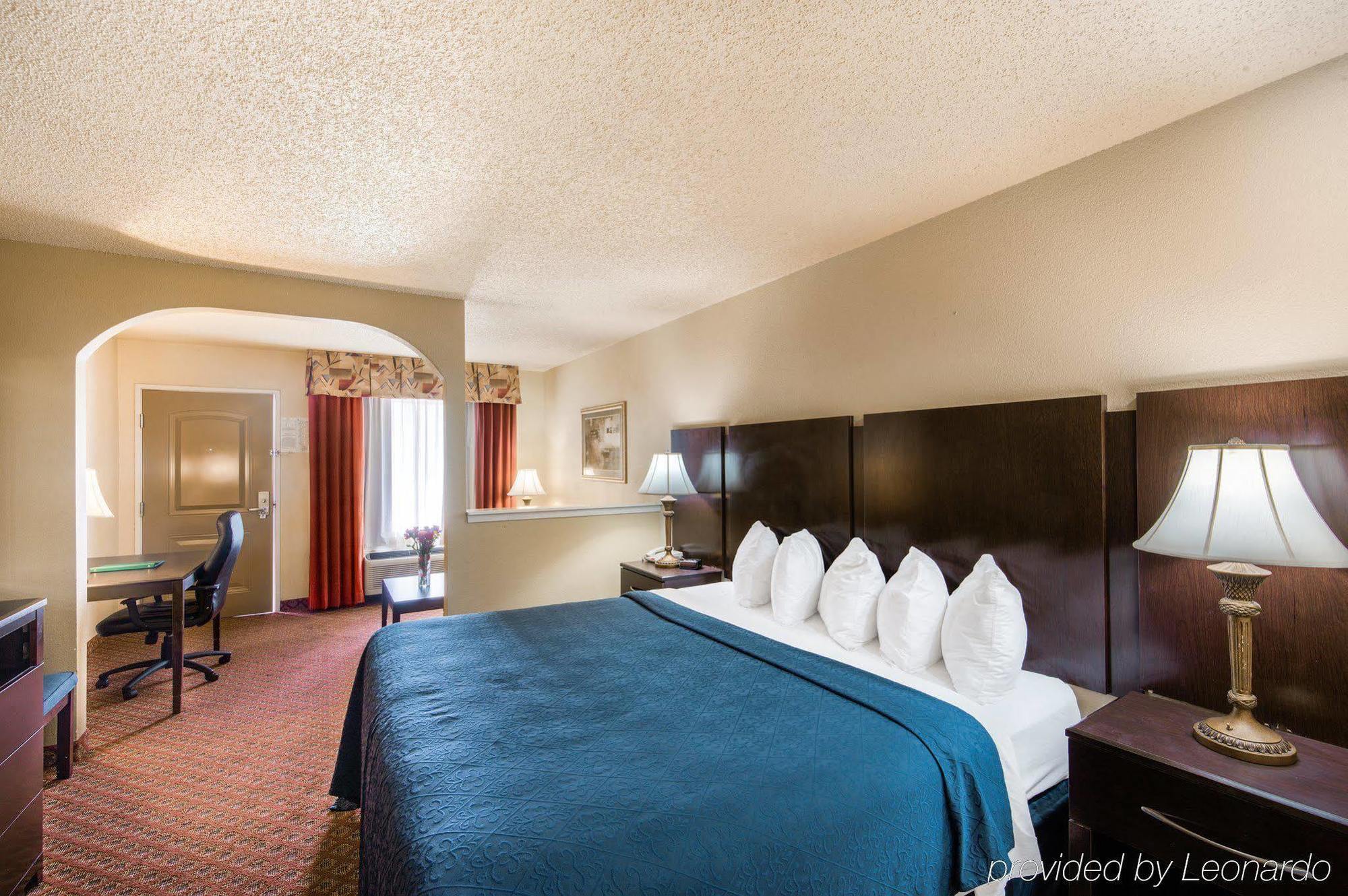 Quality Inn & Suites Абилин Екстериор снимка