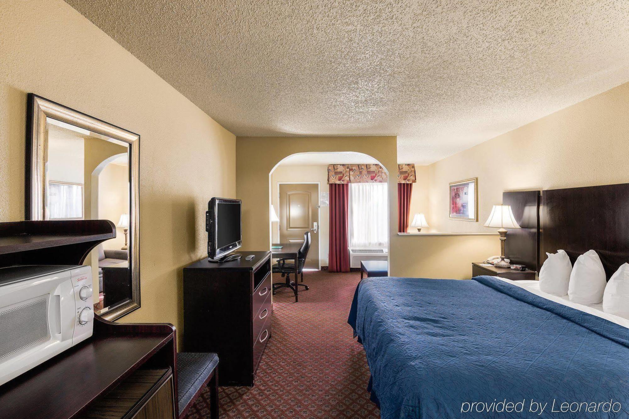 Quality Inn & Suites Абилин Екстериор снимка