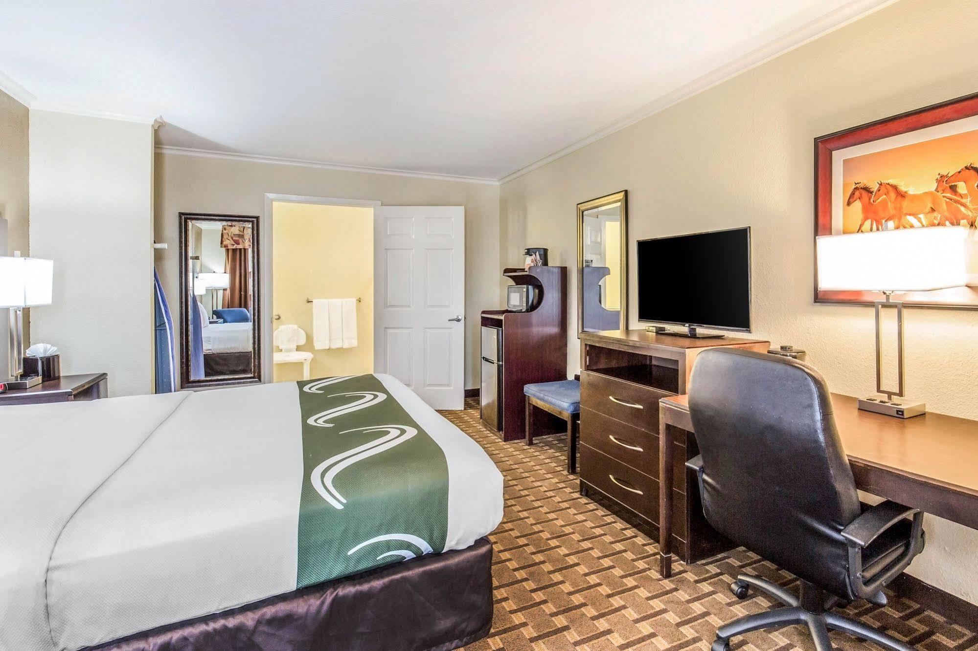 Quality Inn & Suites Абилин Екстериор снимка