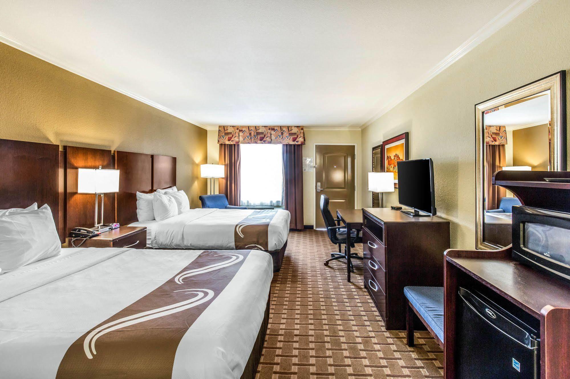 Quality Inn & Suites Абилин Екстериор снимка