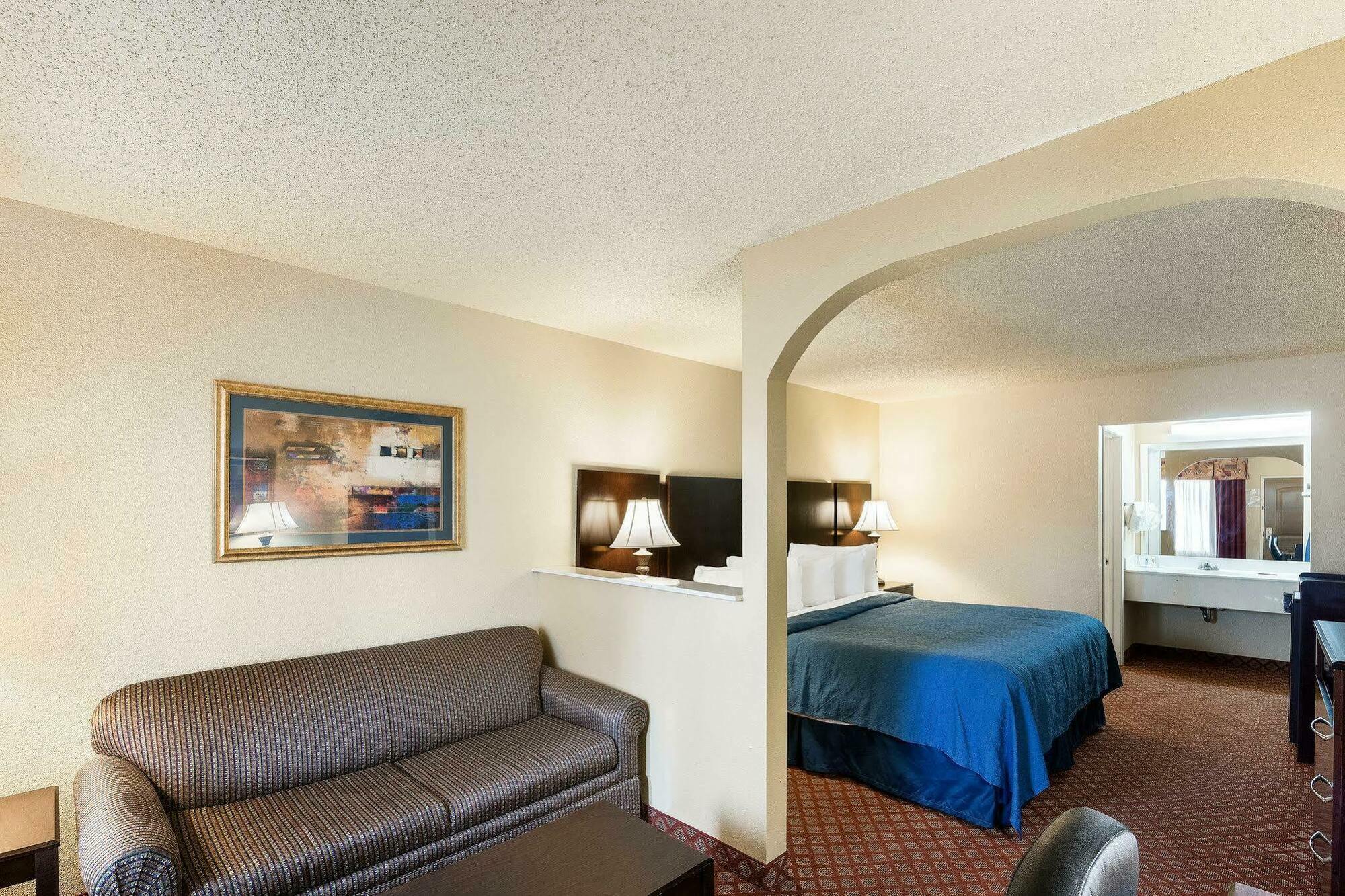 Quality Inn & Suites Абилин Екстериор снимка