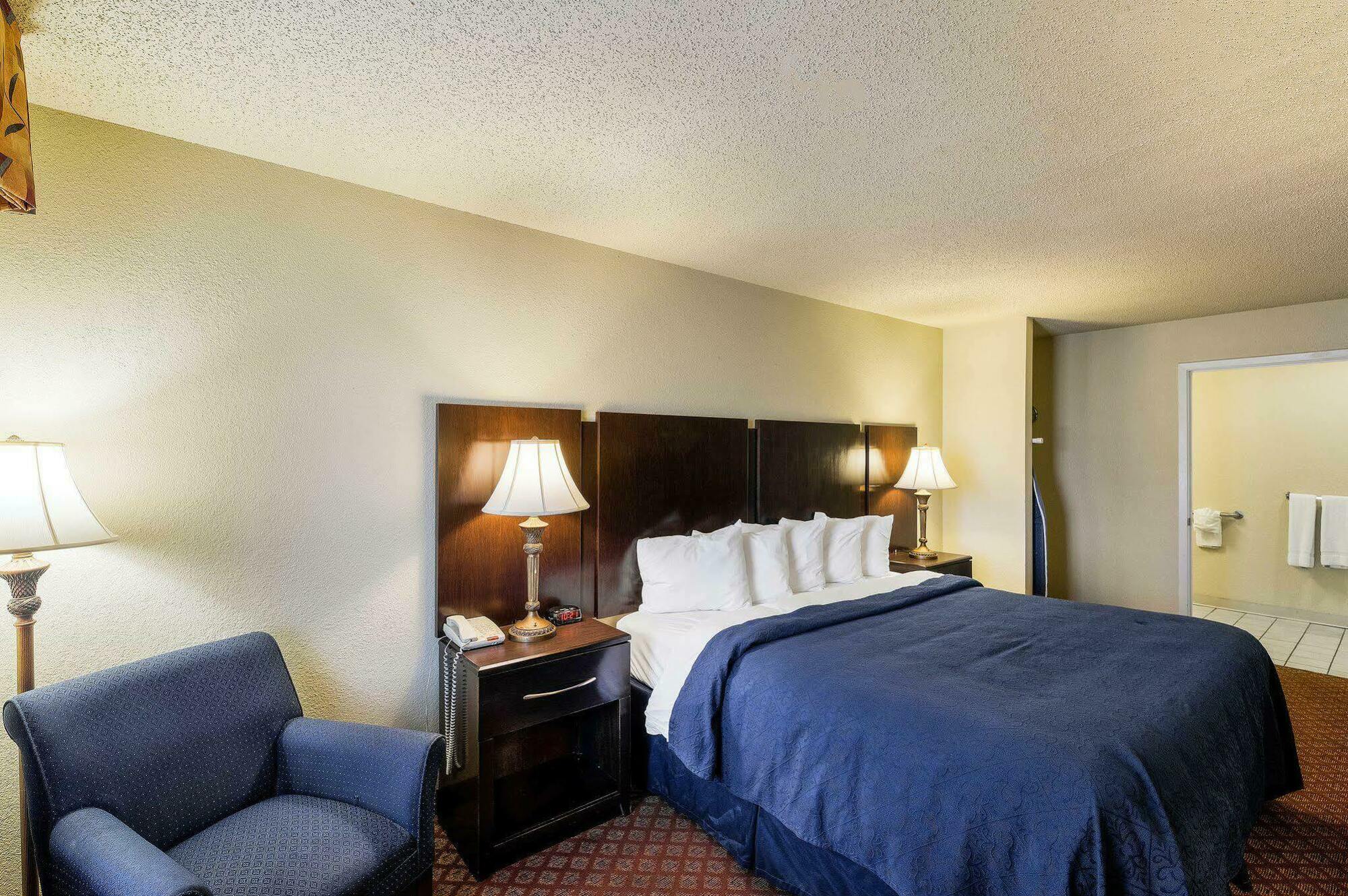 Quality Inn & Suites Абилин Екстериор снимка