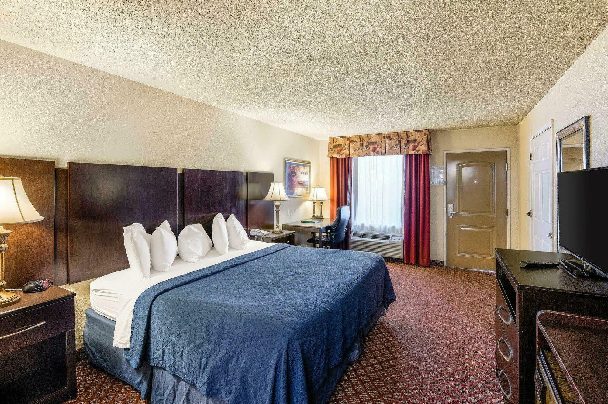 Quality Inn & Suites Абилин Екстериор снимка